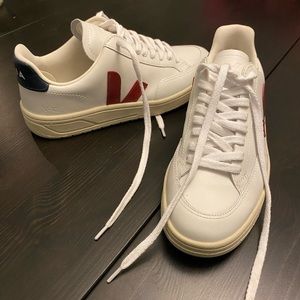 Veja V12 Sneaker, Size US 9, Marsala Nautico